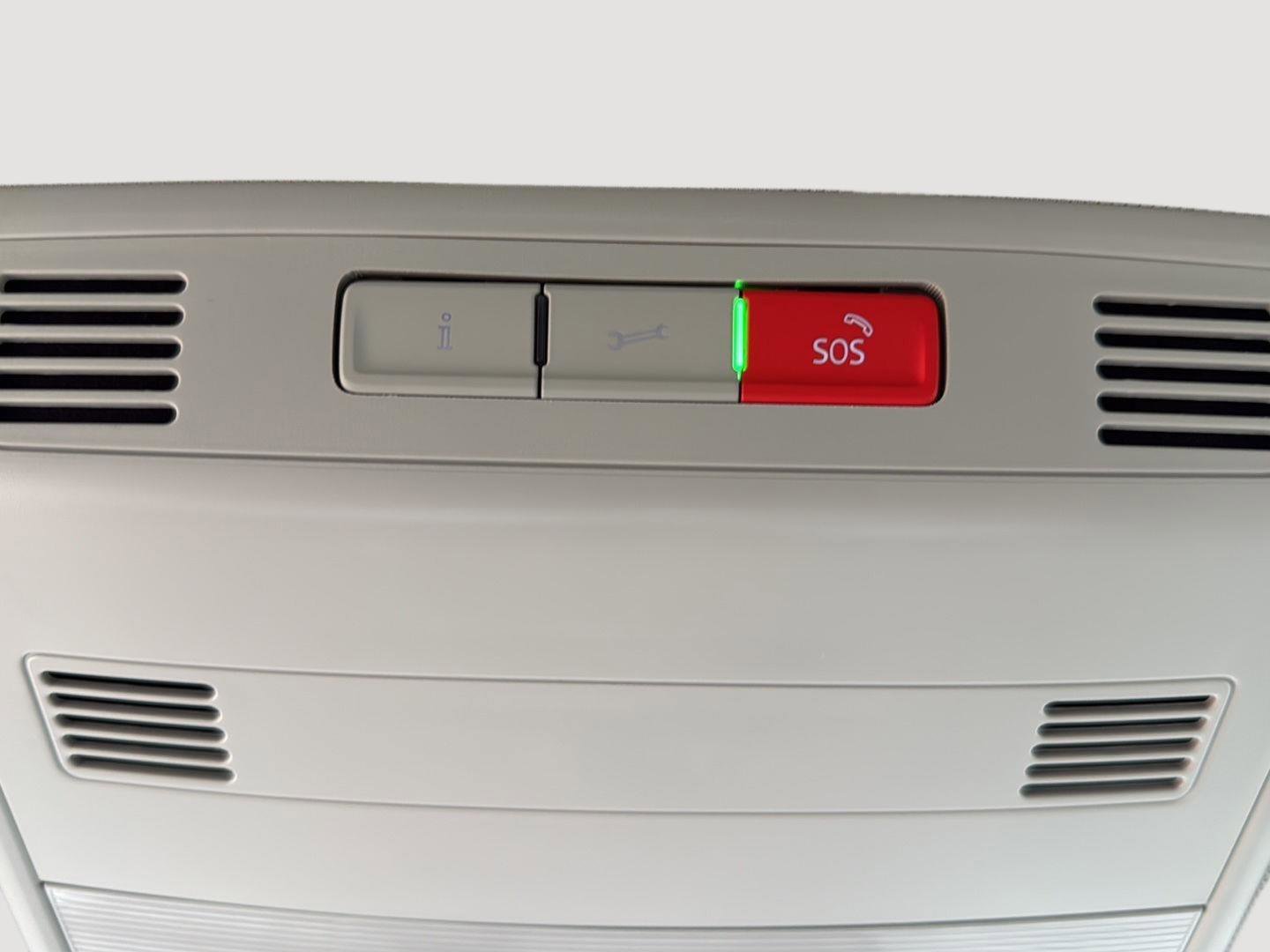 Certified 2025 Volkswagen Jetta SE image 18