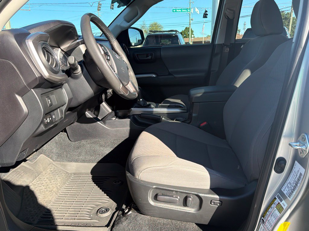 Used 2023 Toyota Tacoma SR5 w/ Technology Package AWD/4WD image 7