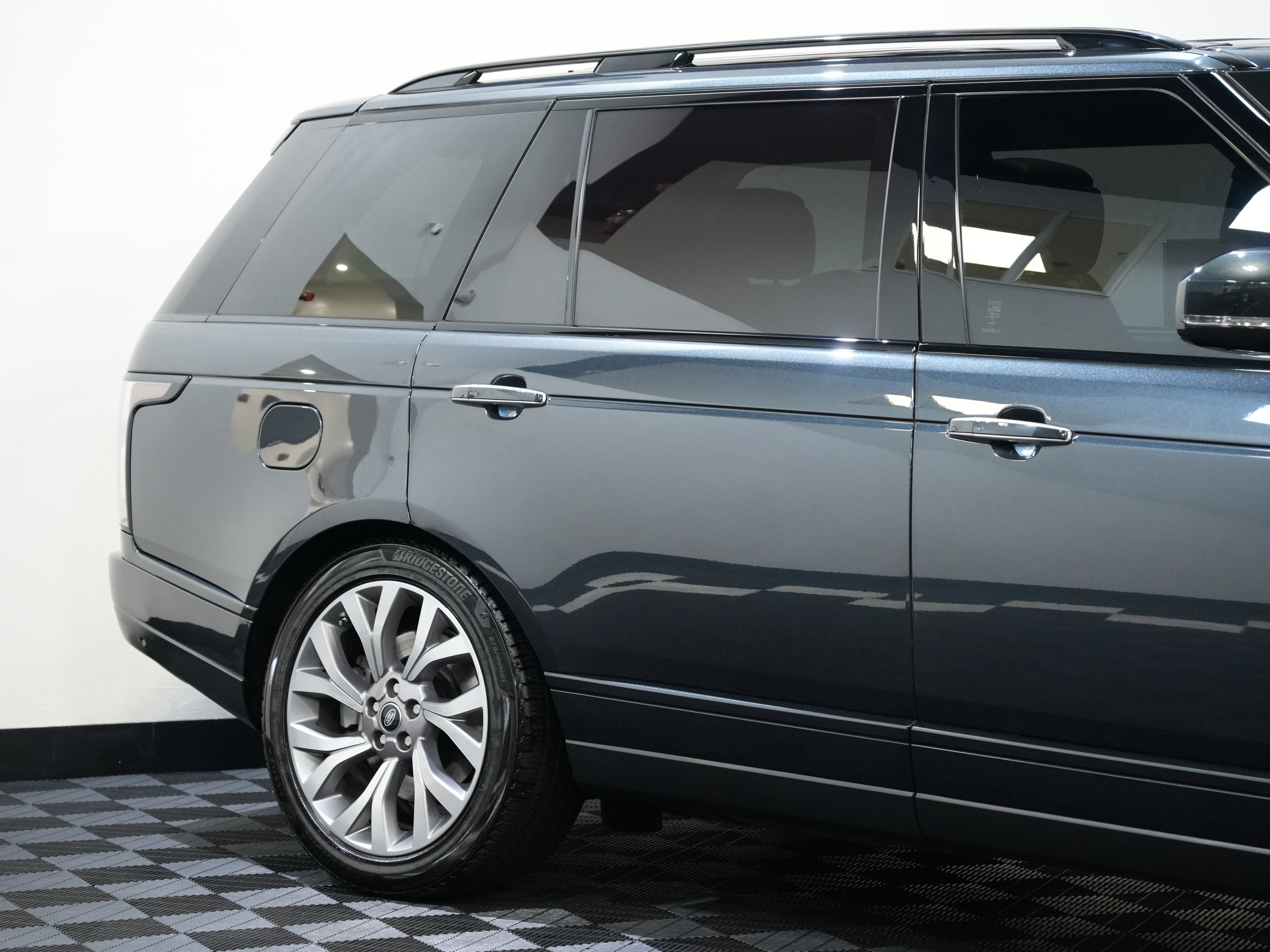 Used 2018 Land Rover Range Rover Long Wheelbase Autobiography image 13