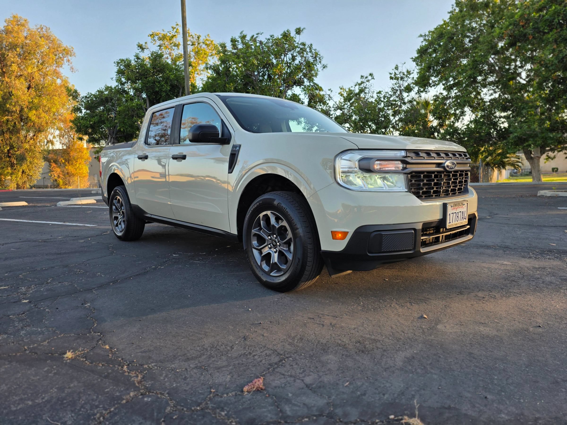 Used 2024 Ford Maverick XLT FWD image 2