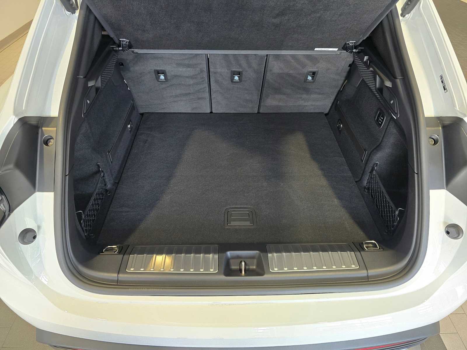 Used 2025 Porsche Macan Electric image 16