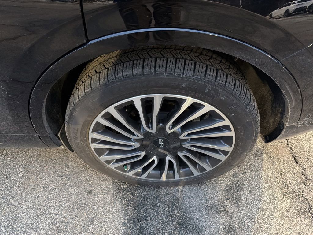 Used 2022 Lincoln Corsair Reserve w/ Equipment Group 201A image 4