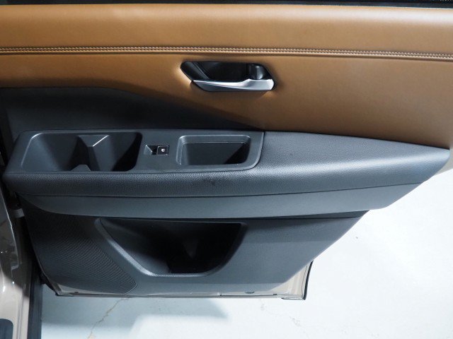 Used 2024 Nissan Pathfinder Platinum FWD image 69