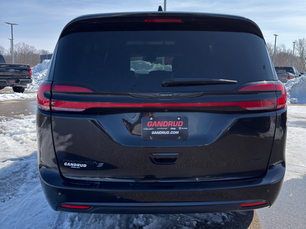 Used 2023 Chrysler Pacifica Touring-L w/ S Appearance Package image 7