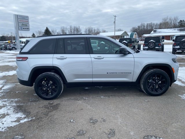 New 2026 Jeep Grand Cherokee Altitude AWD/4WD image 8
