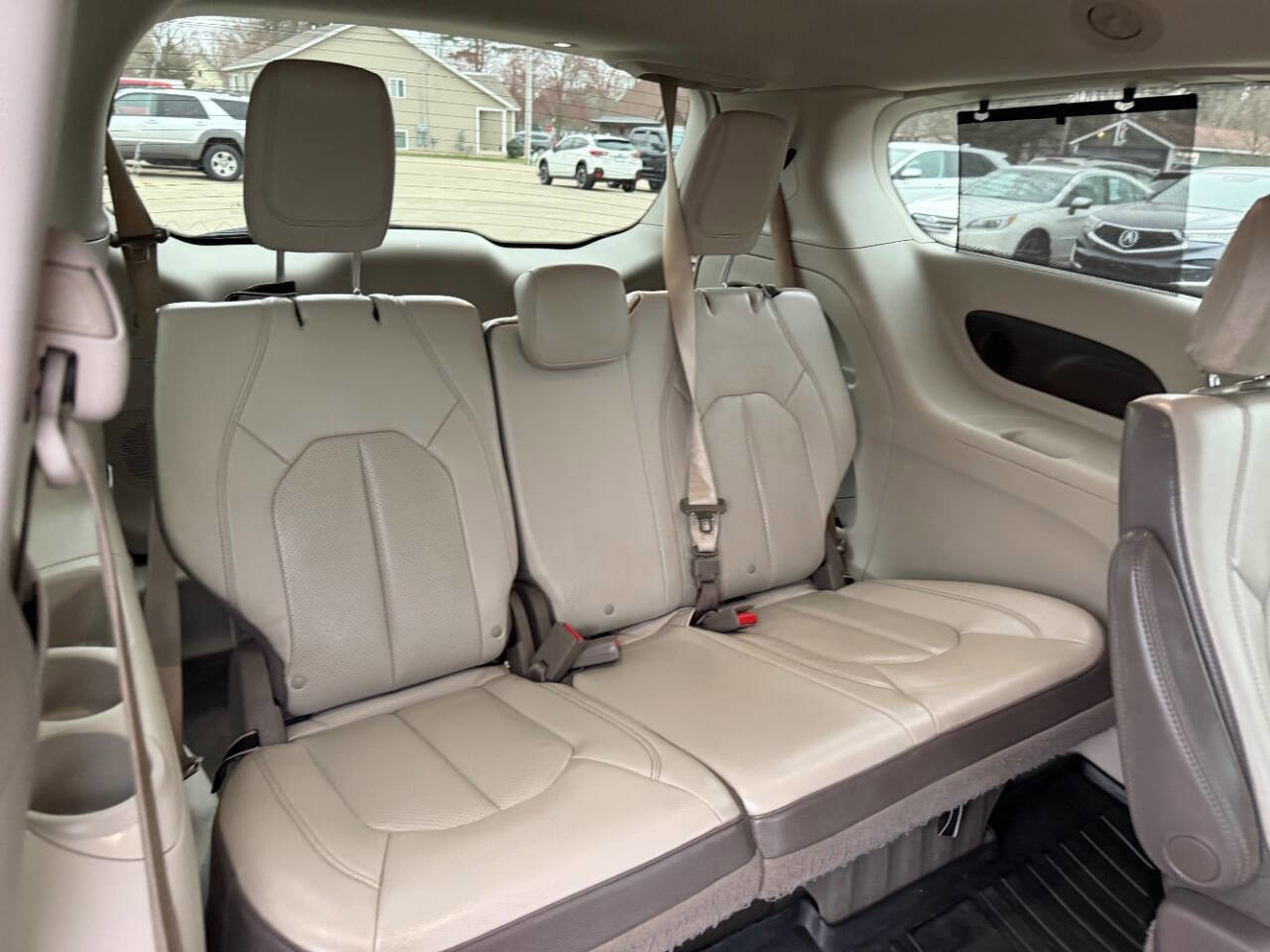 Used 2017 Chrysler Pacifica Touring-L Plus w/ Advanced Safetytec Group FWD image 33