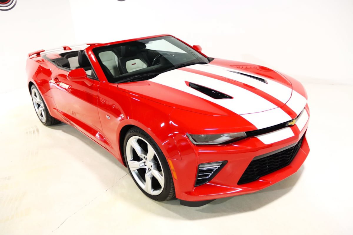 Used 2018 Chevrolet Camaro SS RWD image 24