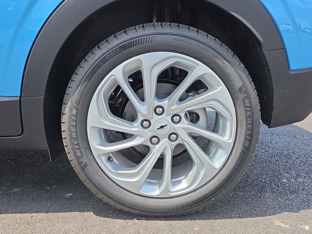 New 2027 Chevrolet Bolt LT w/ Comfort Package FWD image 23