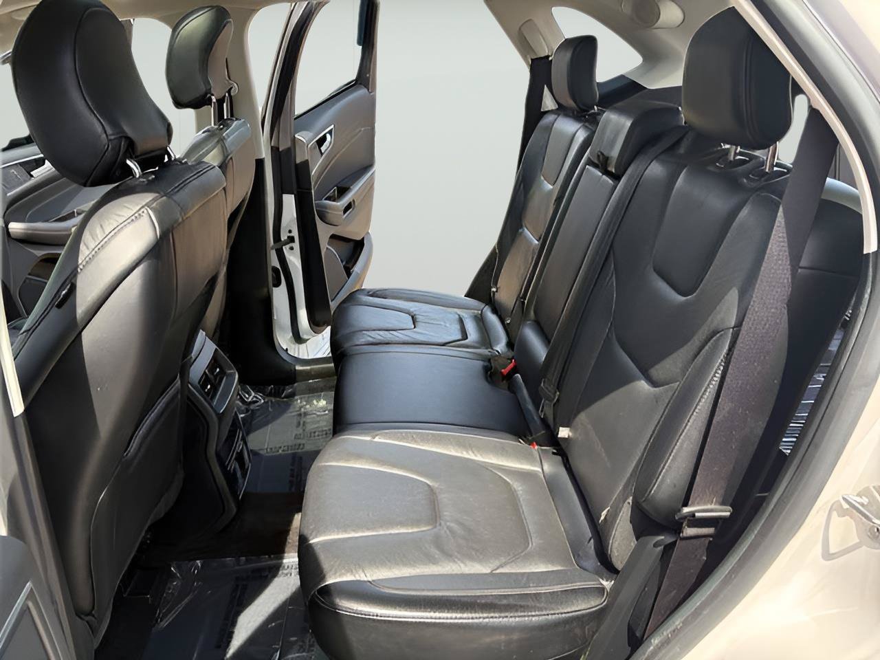 Used 2019 Ford Edge Titanium w/ Cold Weather Package AWD/4WD image 12