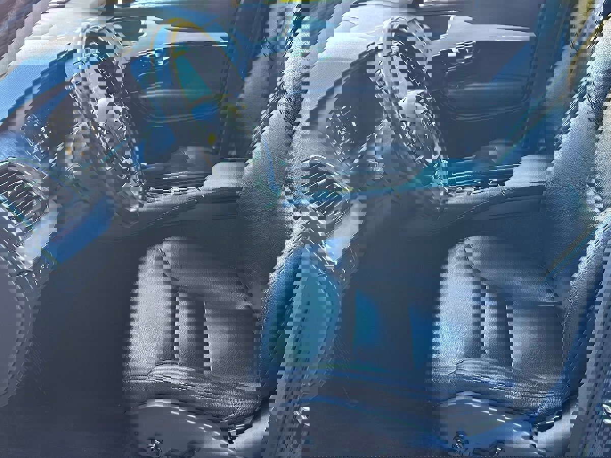 Used 2018 Volvo XC90 T5 Momentum w/ Convenience Package image 11