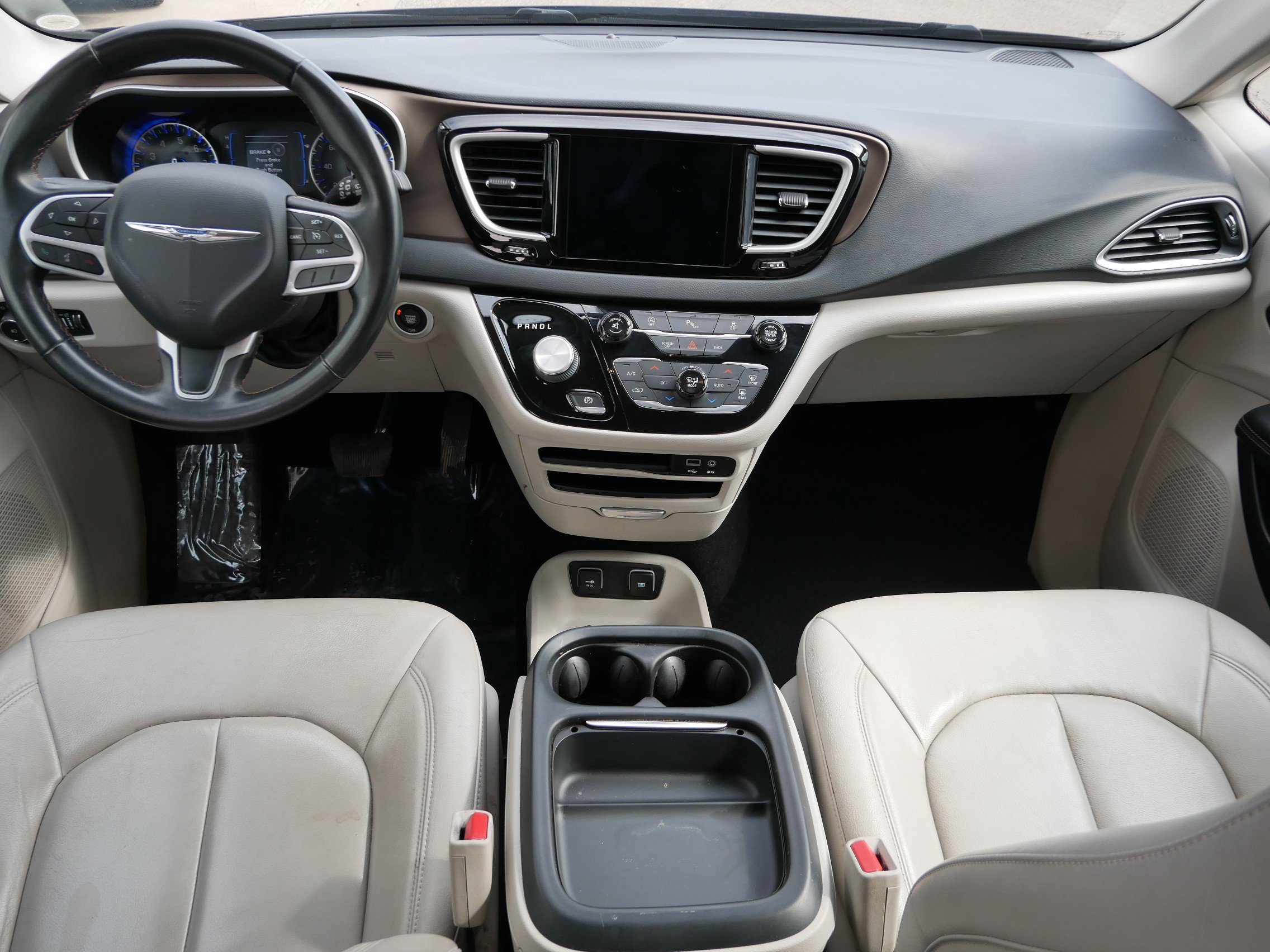 Used 2017 Chrysler Pacifica Touring-L w/ Tire & Wheel Group image 9