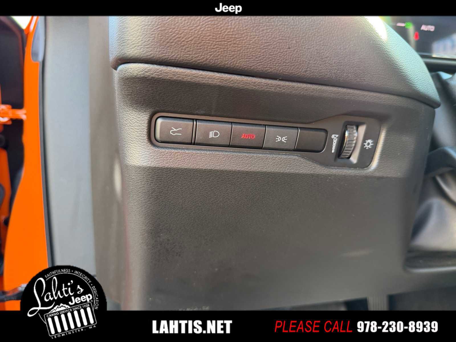 Used 2025 Dodge Charger R/T w/ Quick Order Package 25M R/T image 27