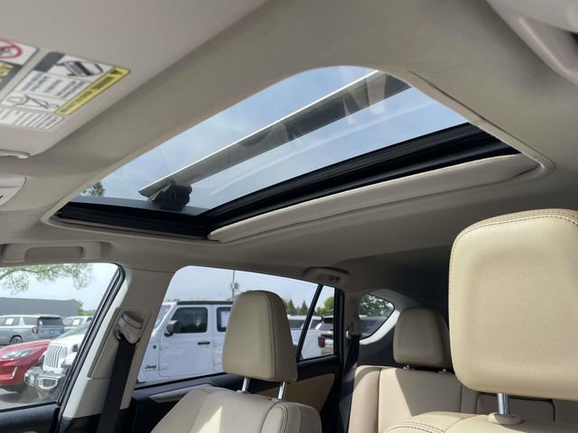 Used 2015 Toyota RAV4 Limited image 18