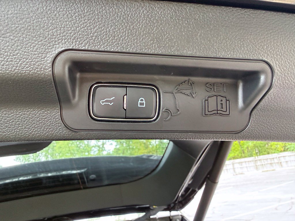 Used 2023 Ford Explorer XLT w/ Equipment Group 202A AWD/4WD image 32