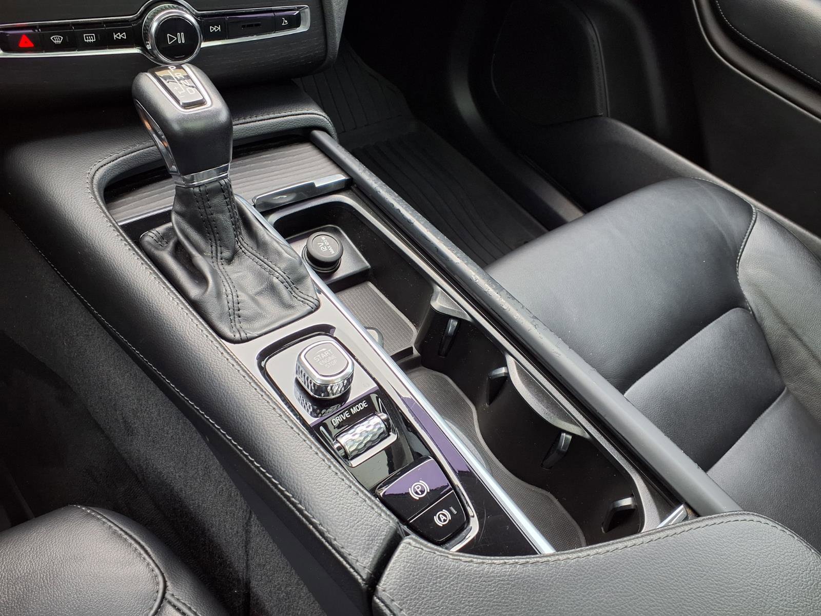 Used 2020 Volvo XC90 T5 Momentum w/ Protection Package Premier image 25