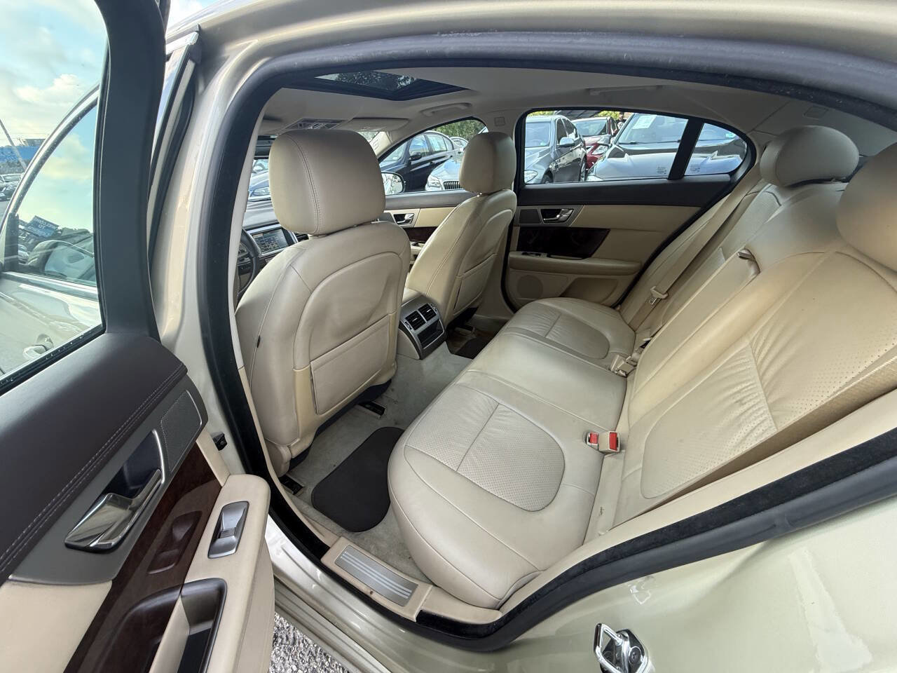 Used 2009 Jaguar XF Premium image 10