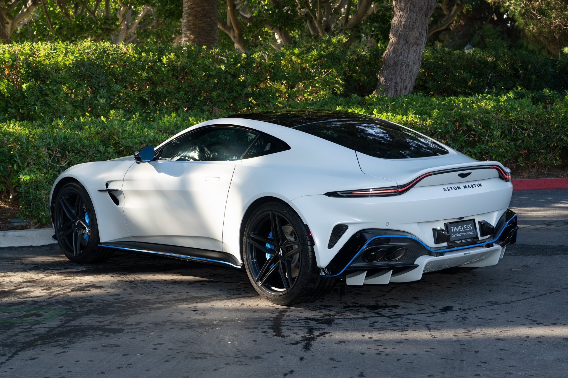 Used 2025 Aston Martin V8 Vantage Coupe image 4