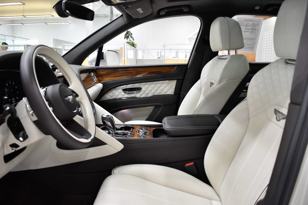 Used 2023 Bentley Bentayga AWD/4WD image 2