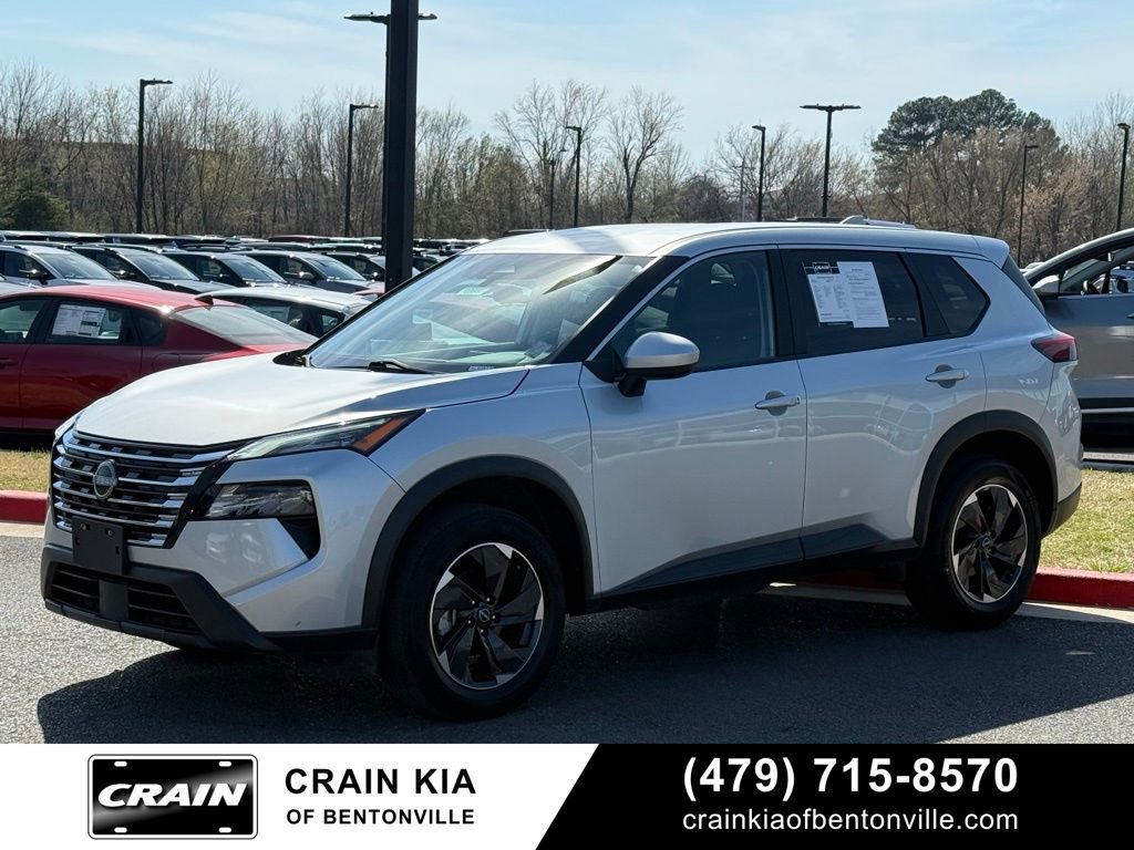 Used 2024 Nissan Rogue SV AWD/4WD image 3