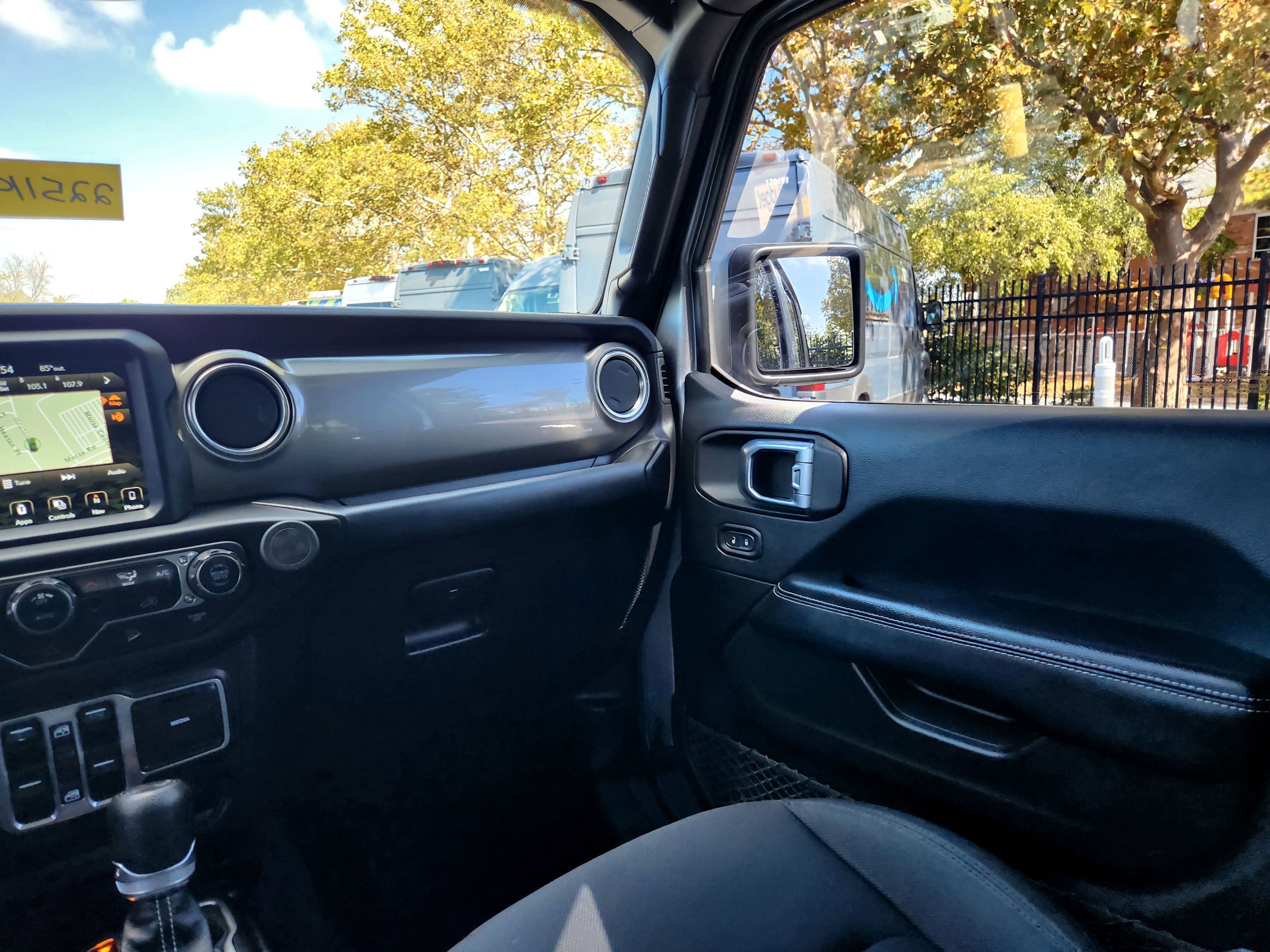 Used 2018 Jeep Wrangler Unlimited Sahara image 26