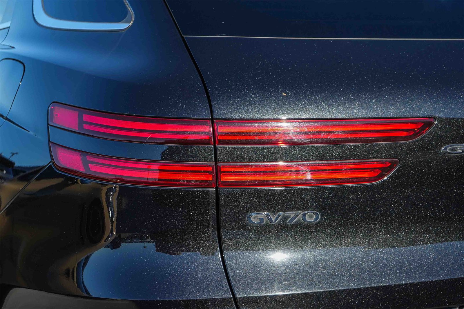 Used 2023 Genesis GV70 2.5T w/ Advanced Package image 9