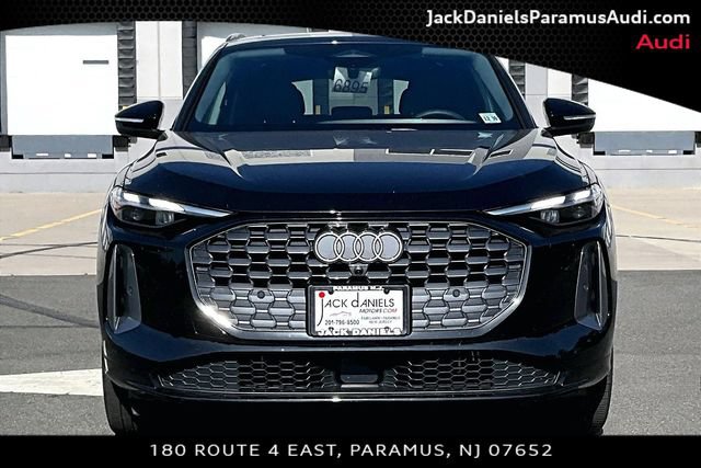 Used 2025 Audi Q5 Premium w/ Convenience Package AWD/4WD image 3