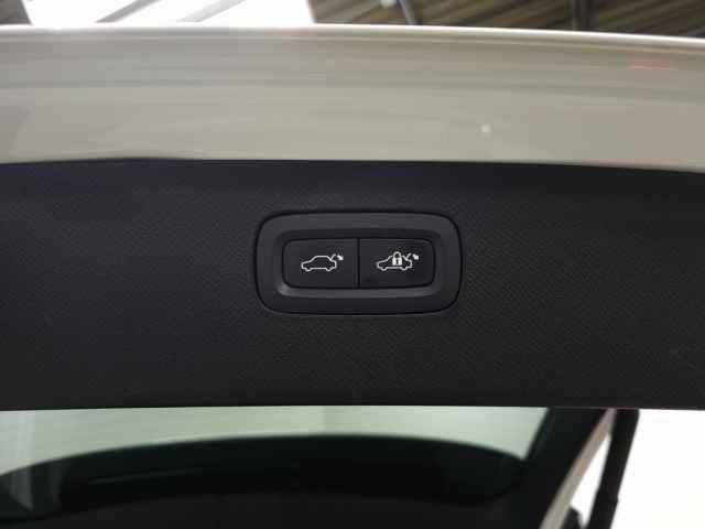 Used 2023 Volvo XC90 T8 Ultimate w/ Lounge Package image 9