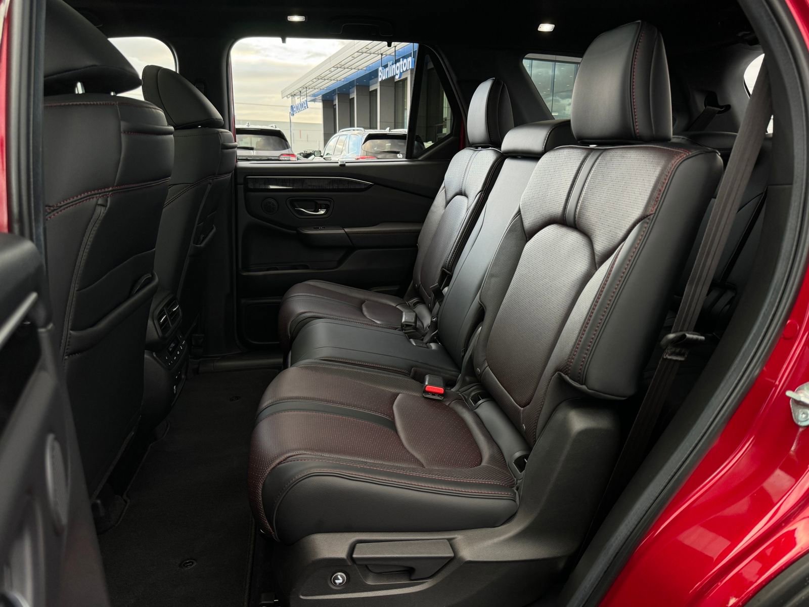 Certified 2025 Honda Pilot Black Edition image 28