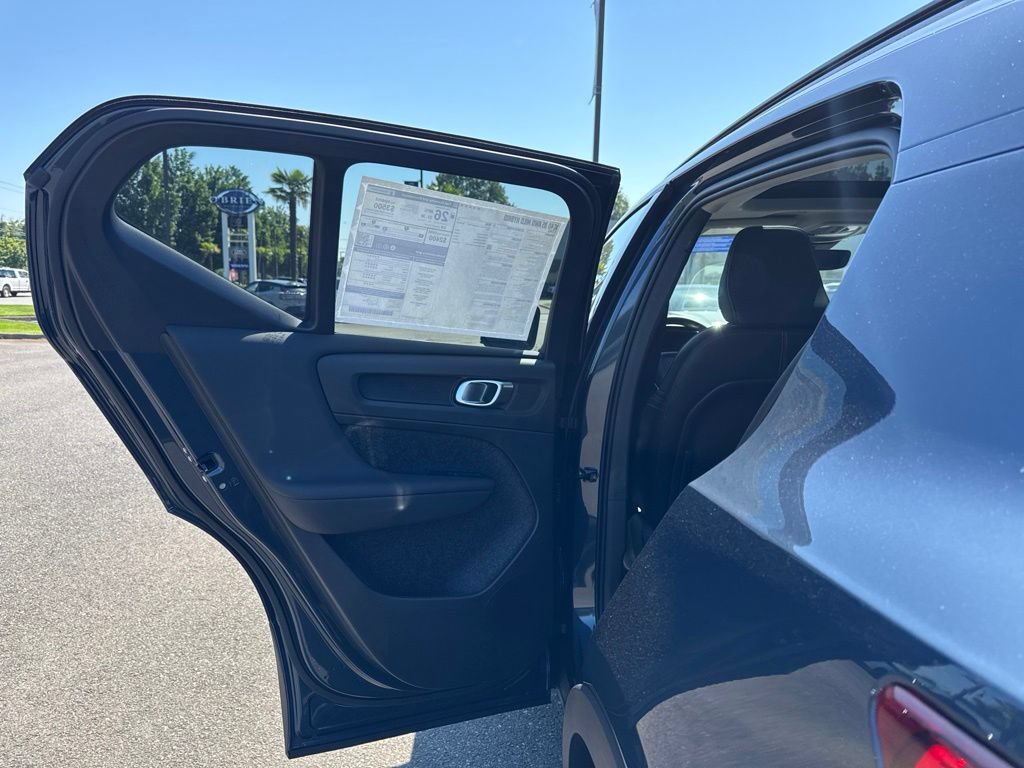 New 2026 Volvo XC40 B5 Core w/ Climate Package AWD/4WD image 15