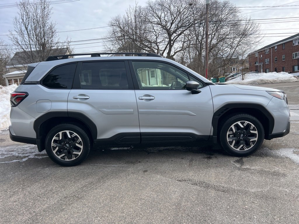 Used 2025 Subaru Forester Premium image 6