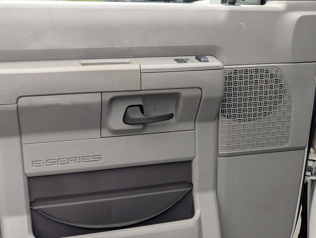 Used 2014 Ford E-150 and Econoline 150 w/ Power Group RWD image 12