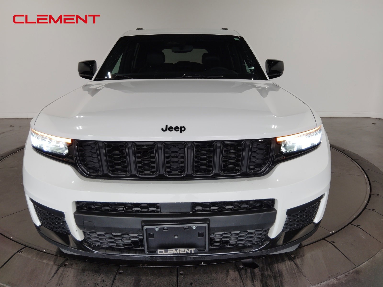 Used 2024 Jeep Grand Cherokee L Laredo image 2