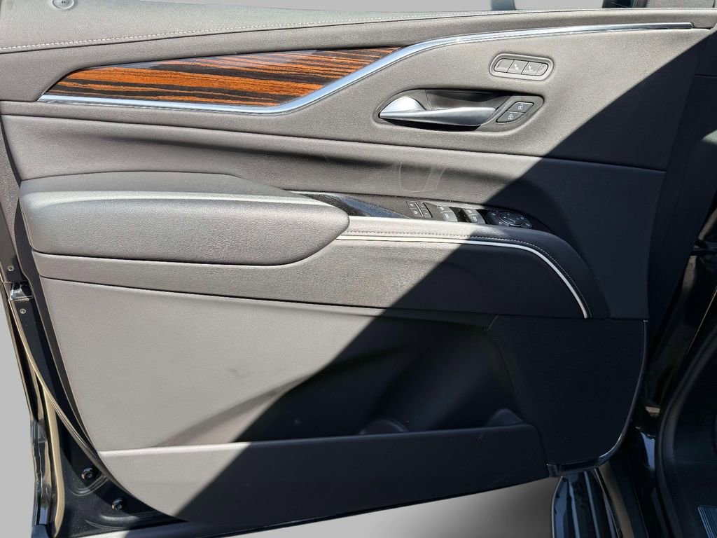 Used 2024 Cadillac Escalade ESV Luxury image 21