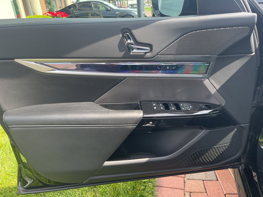 Used 2024 BMW 740i xDrive image 18