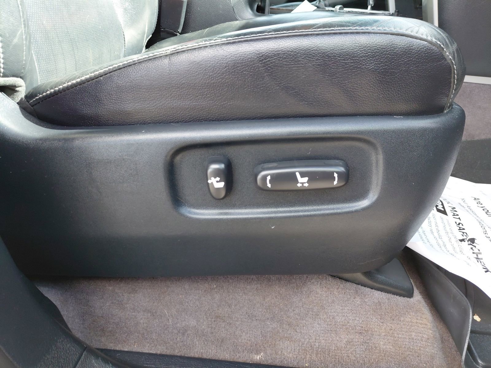 Used 2013 Toyota Land Cruiser image 30