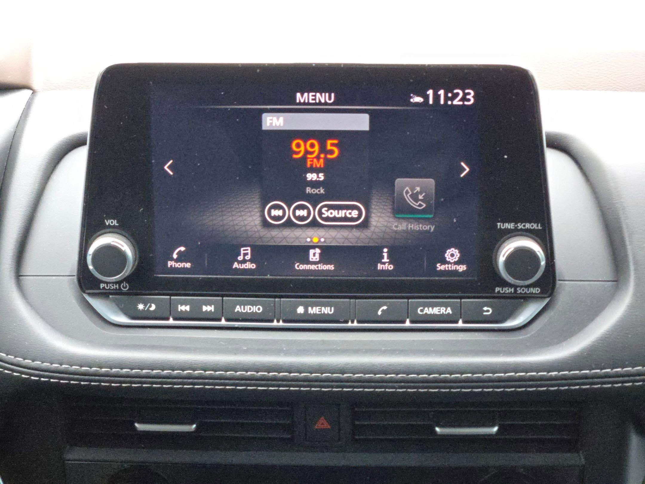 Used 2023 Nissan Rogue SV image 16