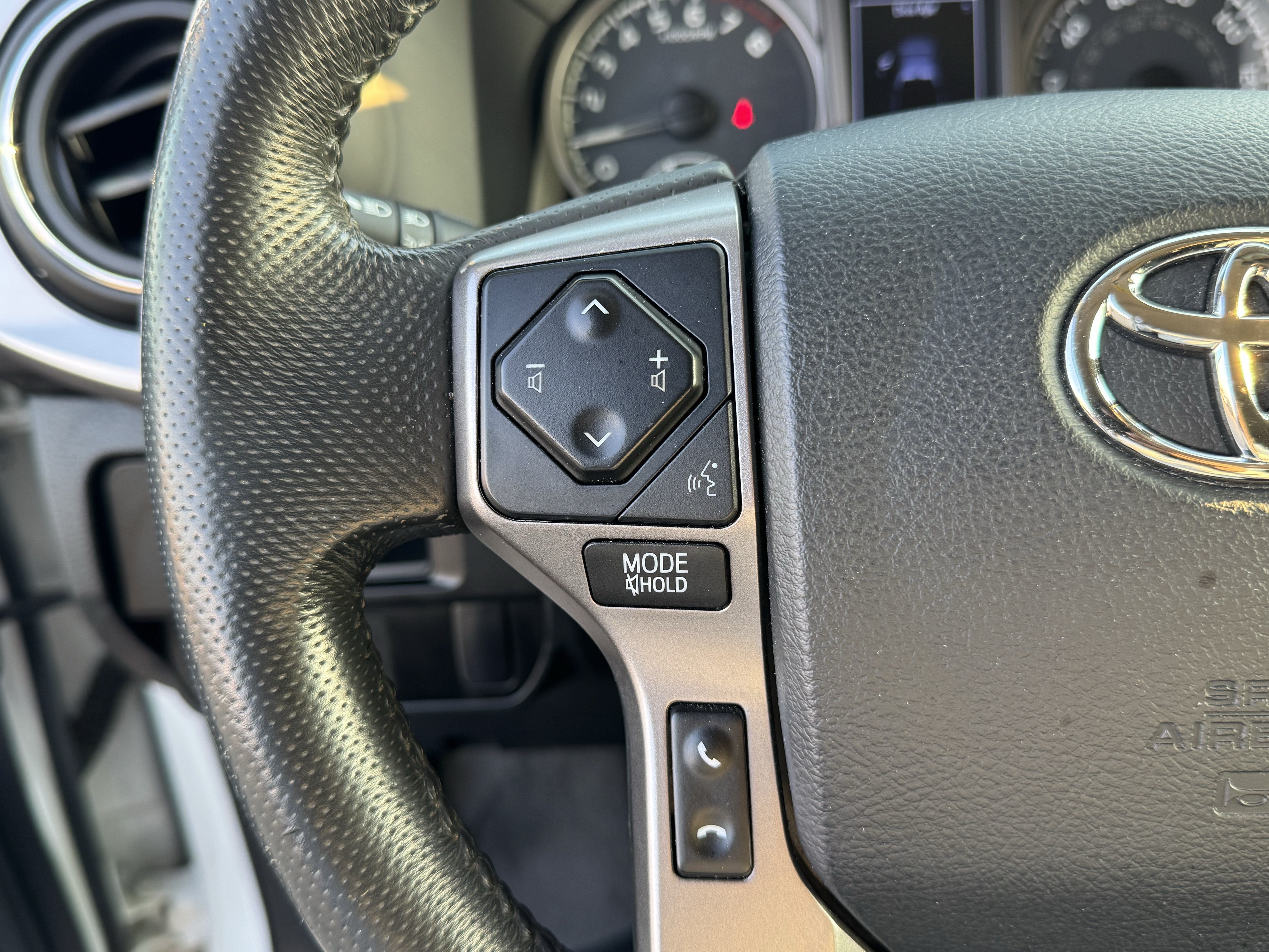 Used 2017 Toyota Tacoma SR5 w/ Tow Package RWD image 28