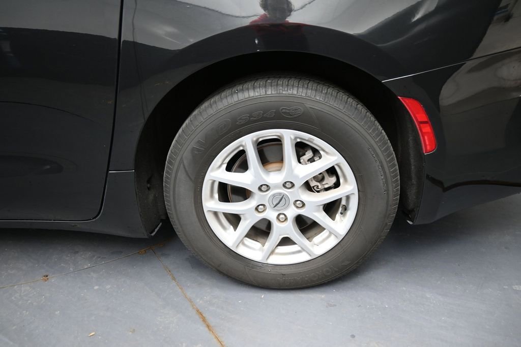 Used 2023 Chrysler Voyager LX FWD image 15