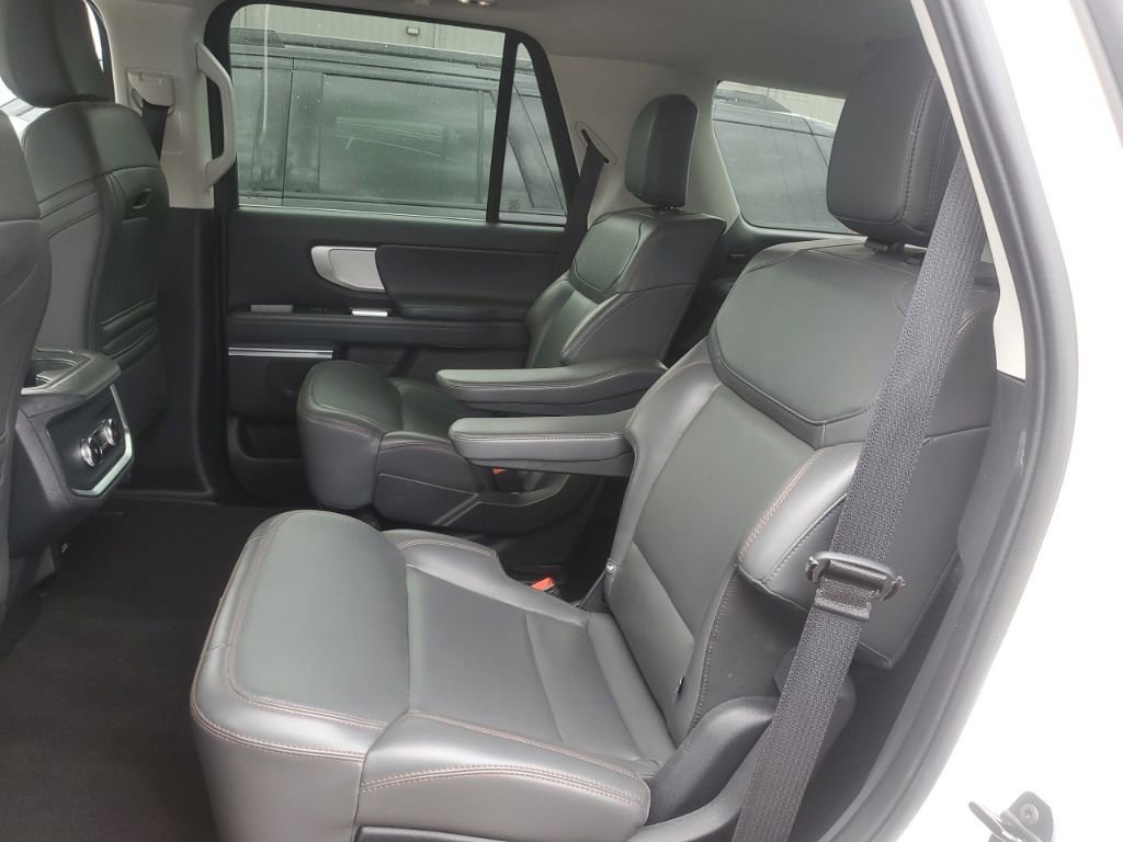 Used 2025 Ford Expedition Active AWD/4WD image 19