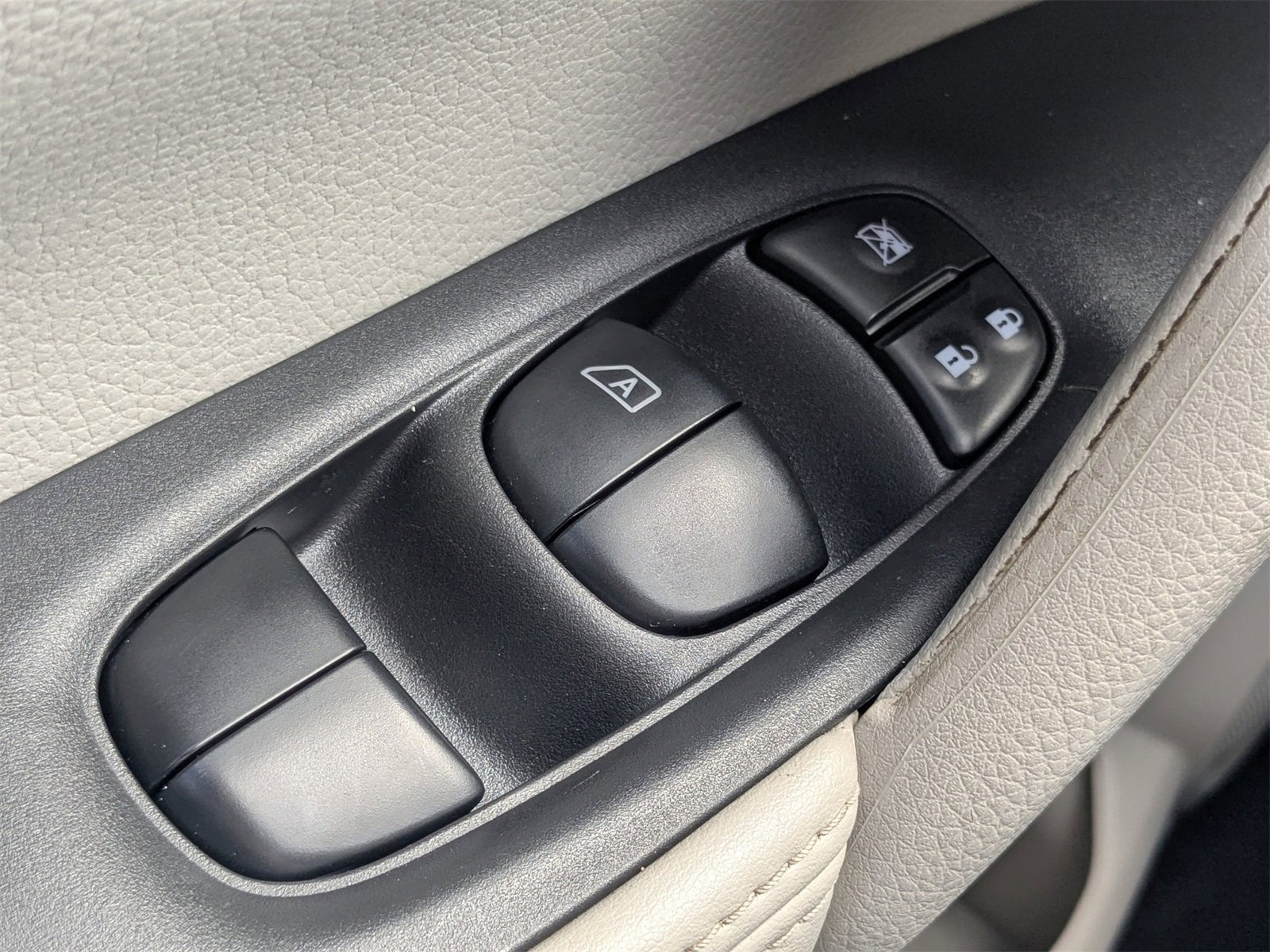 Used 2019 Nissan Rogue Sport SL w/ Premium Package image 25