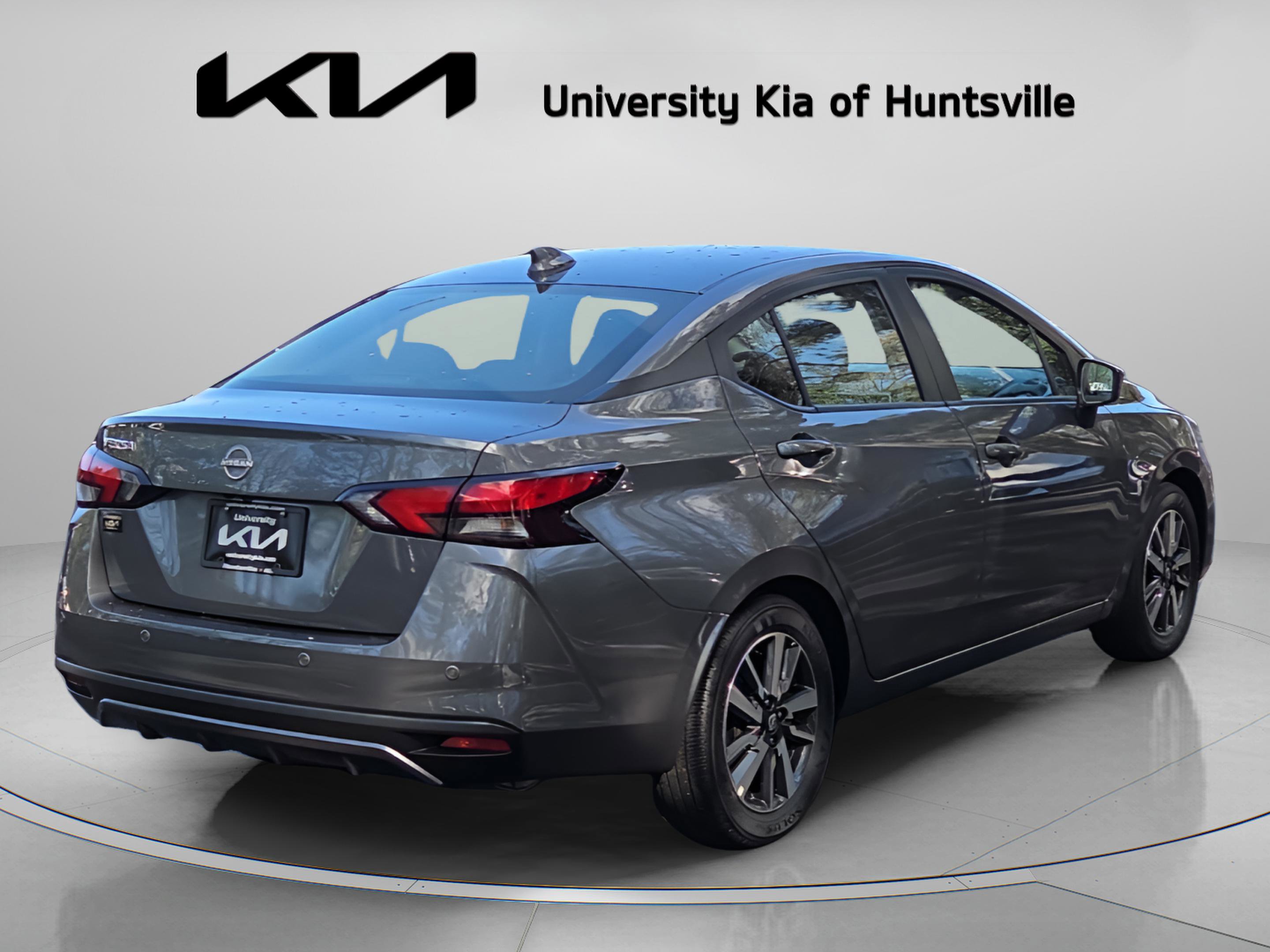 Used 2025 Nissan Versa SV image 3