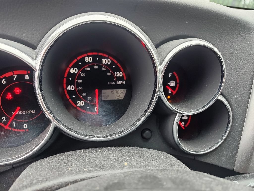 Used 2008 Pontiac Vibe w/ Preferred Package FWD image 9