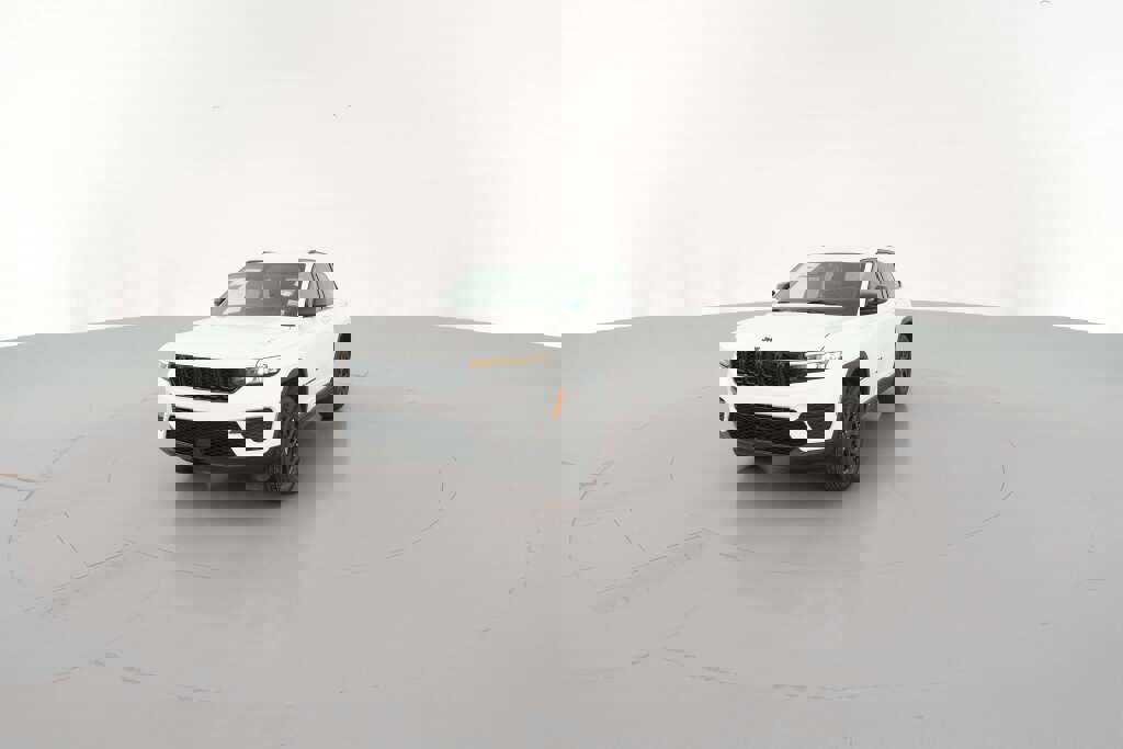 New 2025 Jeep Grand Cherokee Altitude image 3