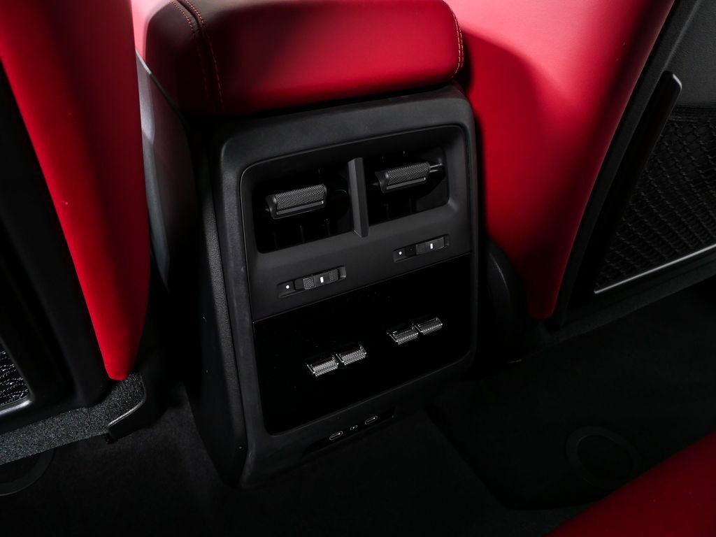 Certified 2025 Porsche Macan 4 Electric AWD/4WD image 21