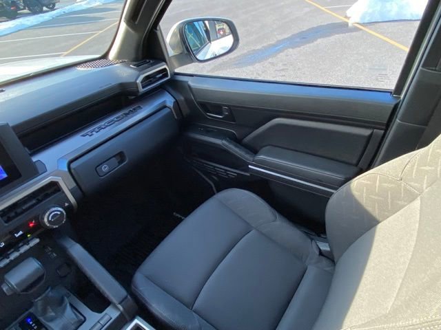 Used 2024 Toyota Tacoma SR5 AWD/4WD image 23