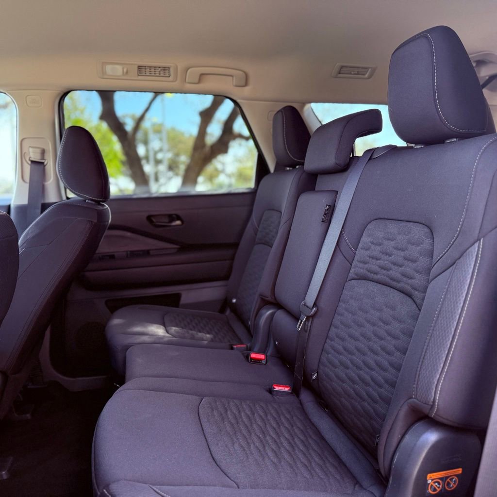 Used 2025 Nissan Pathfinder SV FWD image 28