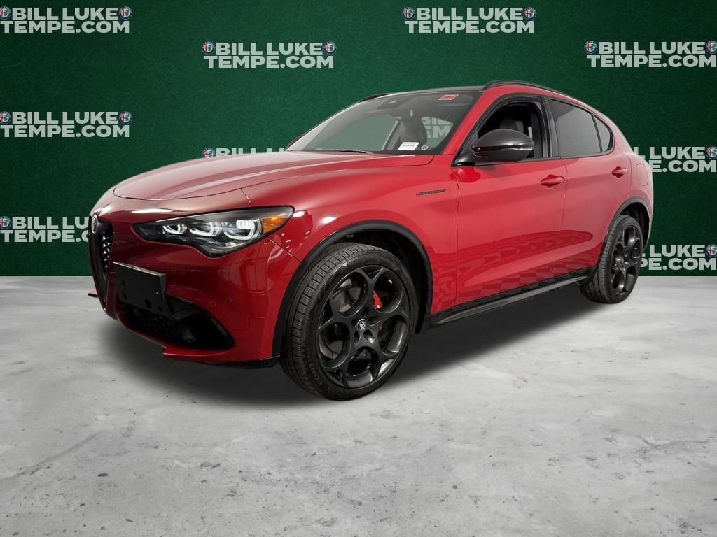 Used 2024 Alfa Romeo Stelvio AWD image 4