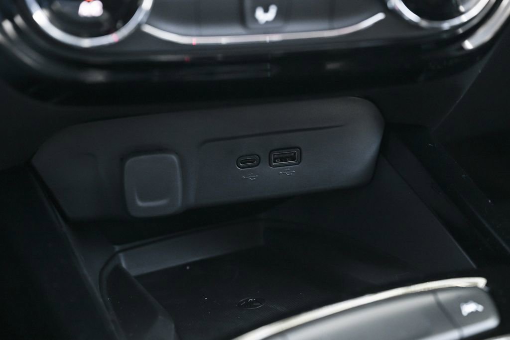 New 2026 Chevrolet Trax LT w/ Sunroof Package FWD image 27