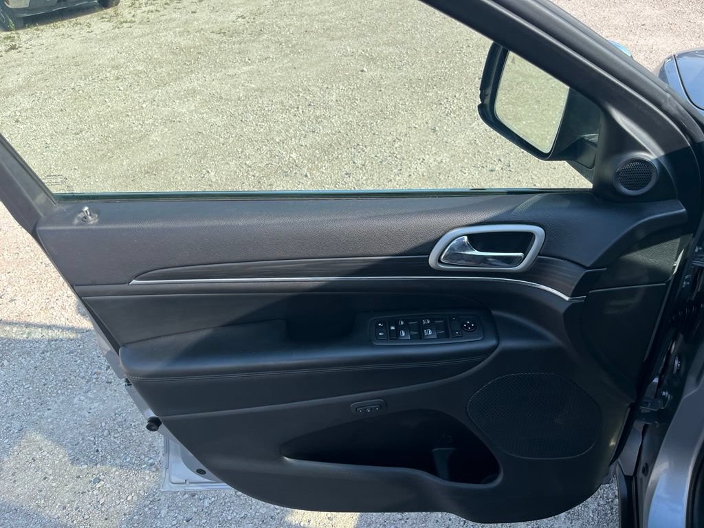 Used 2021 Jeep Grand Cherokee Limited AWD/4WD image 17