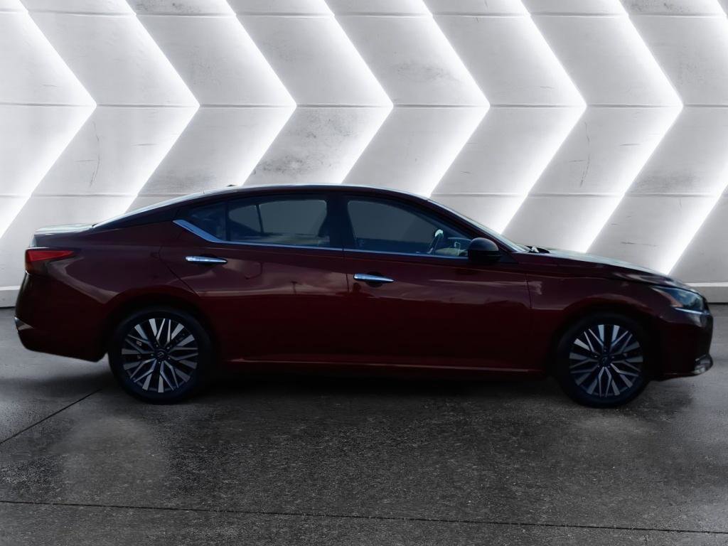Used 2025 Nissan Altima 2.5 SV image 6